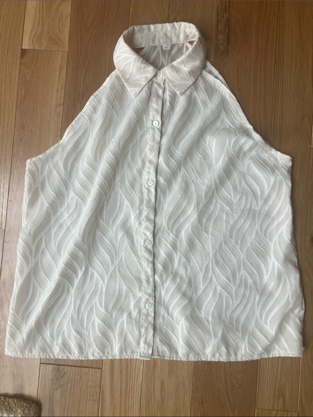 Sleeveless Collared Button-Front Blouse in Cream XL